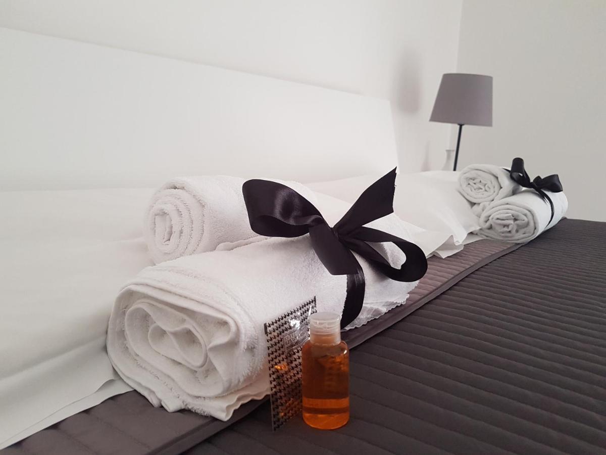 B&B A Casa Di Amici Caserta Eksteriør billede