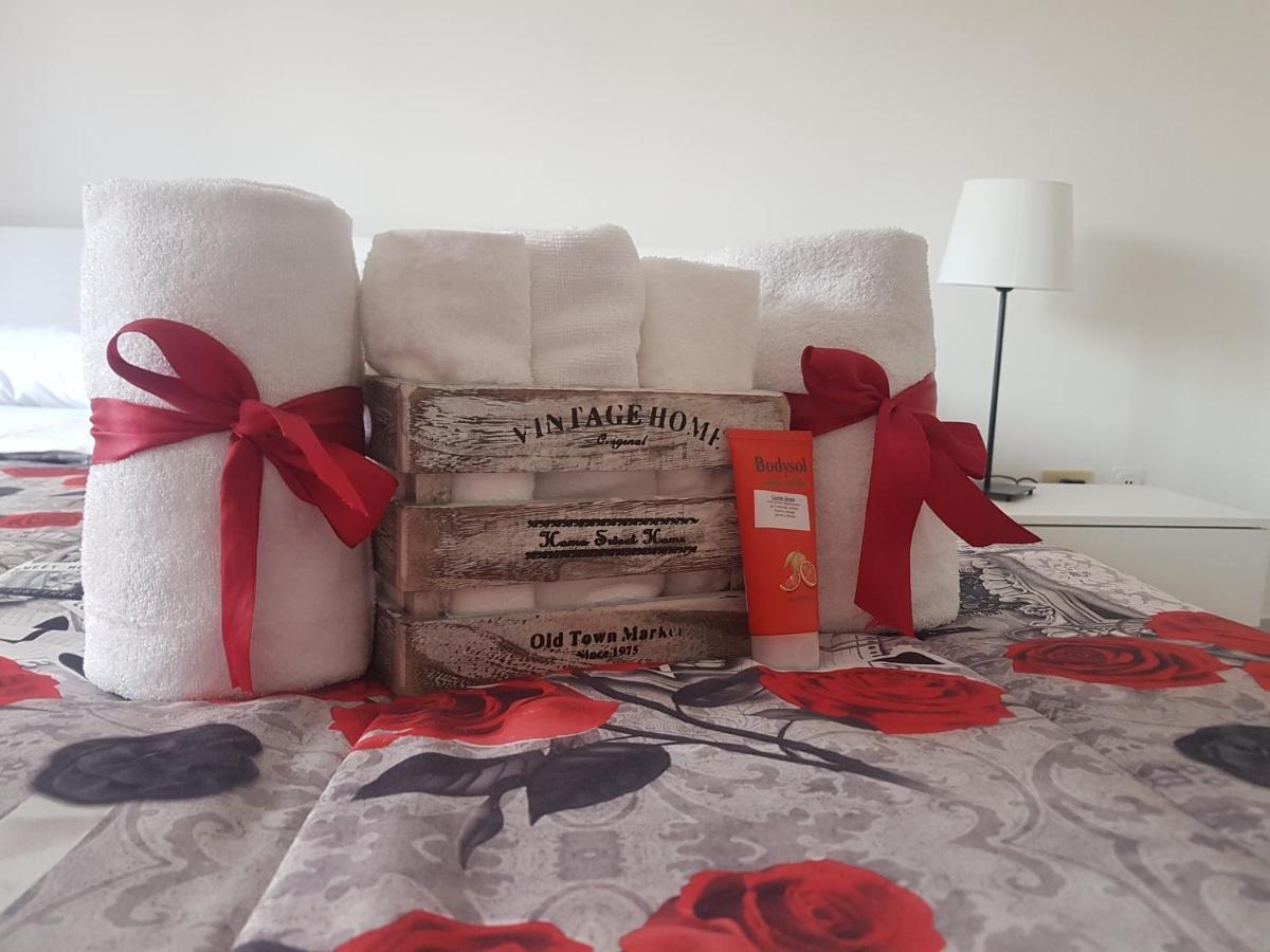 B&B A Casa Di Amici Caserta Eksteriør billede