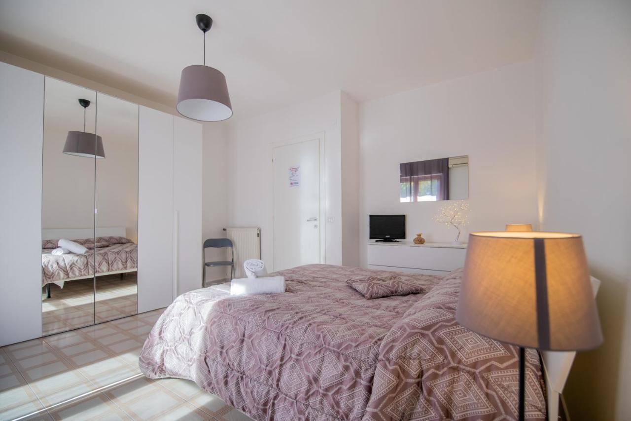 B&B A Casa Di Amici Caserta Eksteriør billede