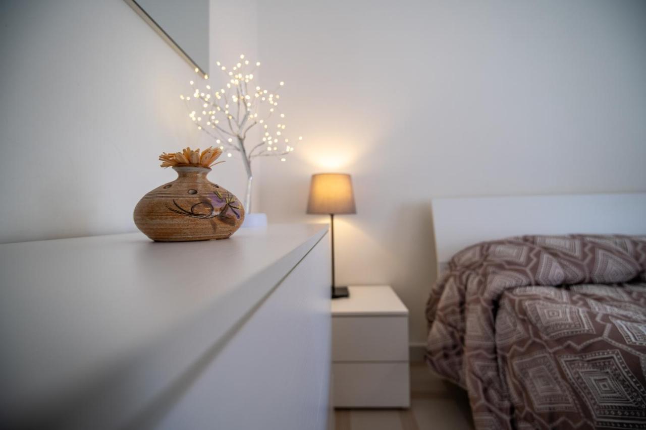 B&B A Casa Di Amici Caserta Eksteriør billede