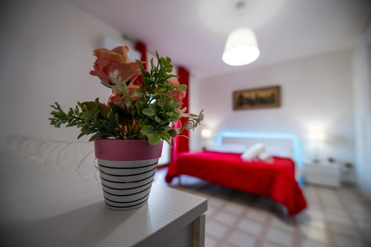 B&B A Casa Di Amici Caserta Eksteriør billede