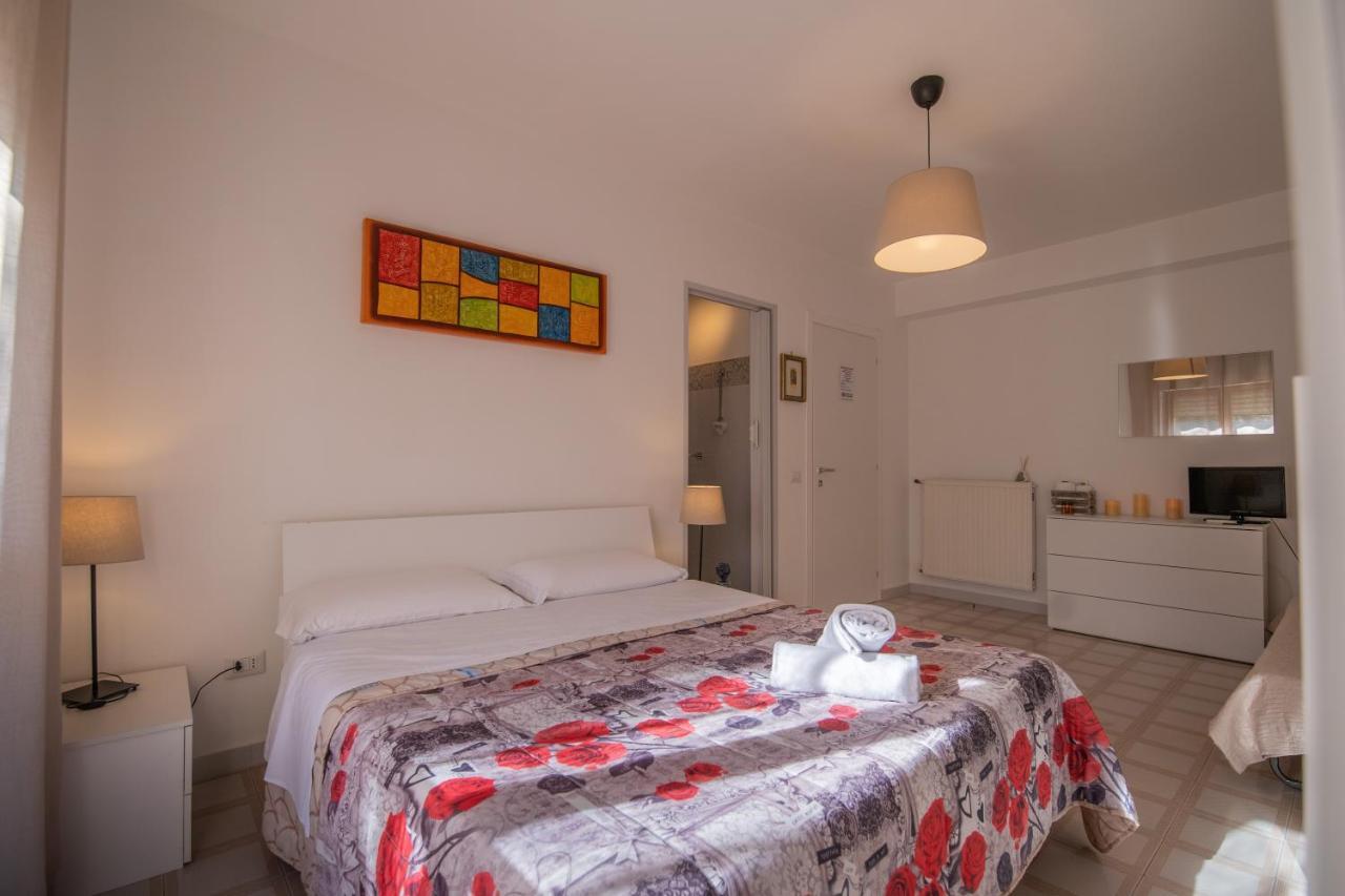 B&B A Casa Di Amici Caserta Eksteriør billede