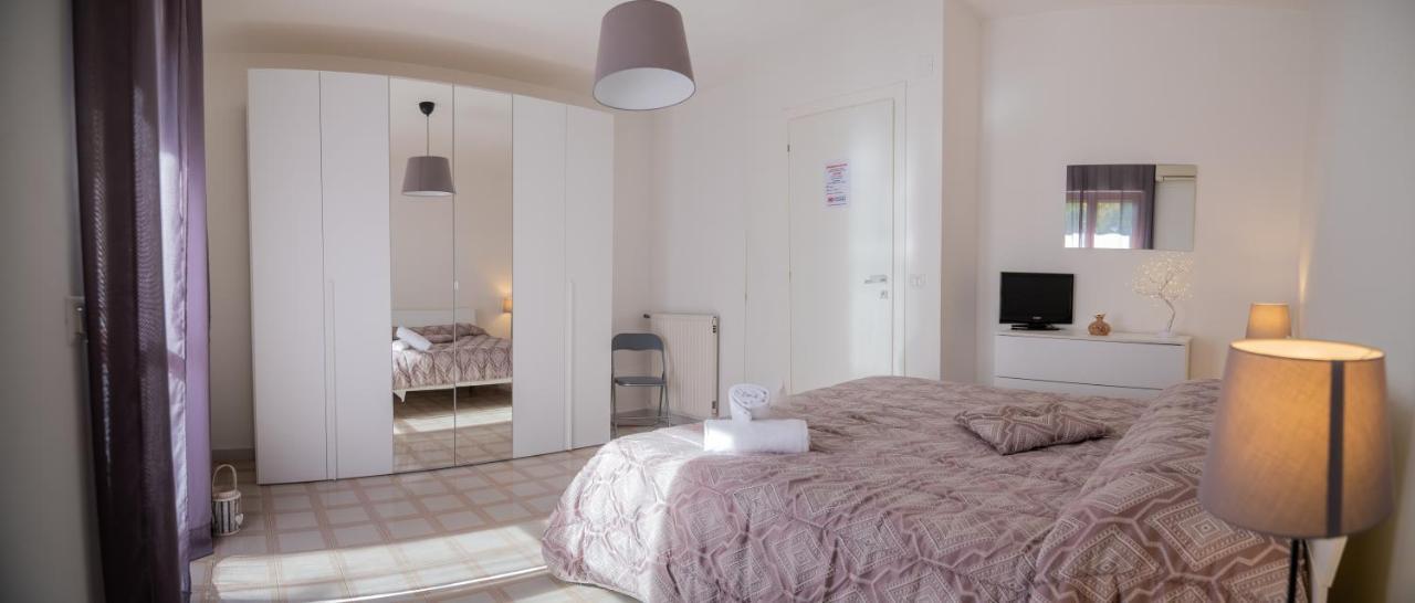 B&B A Casa Di Amici Caserta Eksteriør billede