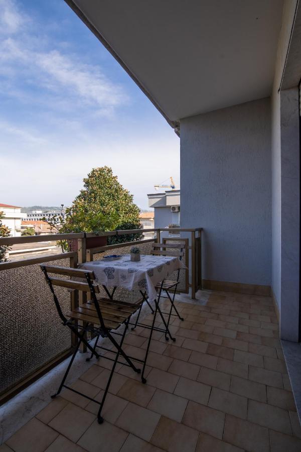 B&B A Casa Di Amici Caserta Eksteriør billede