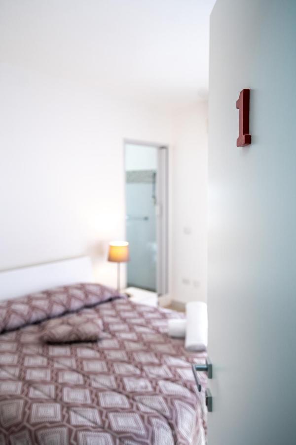 B&B A Casa Di Amici Caserta Eksteriør billede